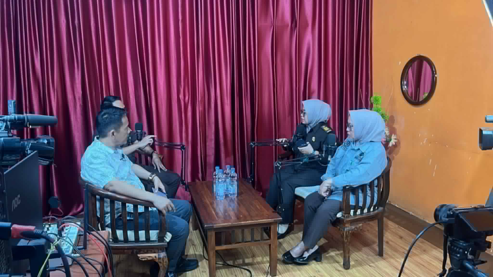 JAKSA MENYAPA: Kasus Kenakalan Remaja Meningkat di Palopo, Tiga Jaksa Kejari Palopo Urai Tuntas di Poadcast SERUYA TV, Tonton Yukkk