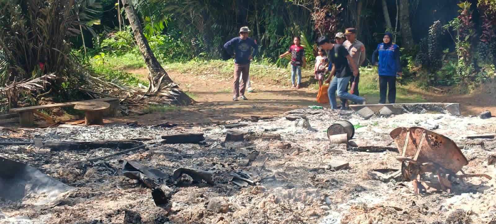 Cekcok Dengan Istri, Suami di Lutim Bakar Rumah Pemberian Mertua