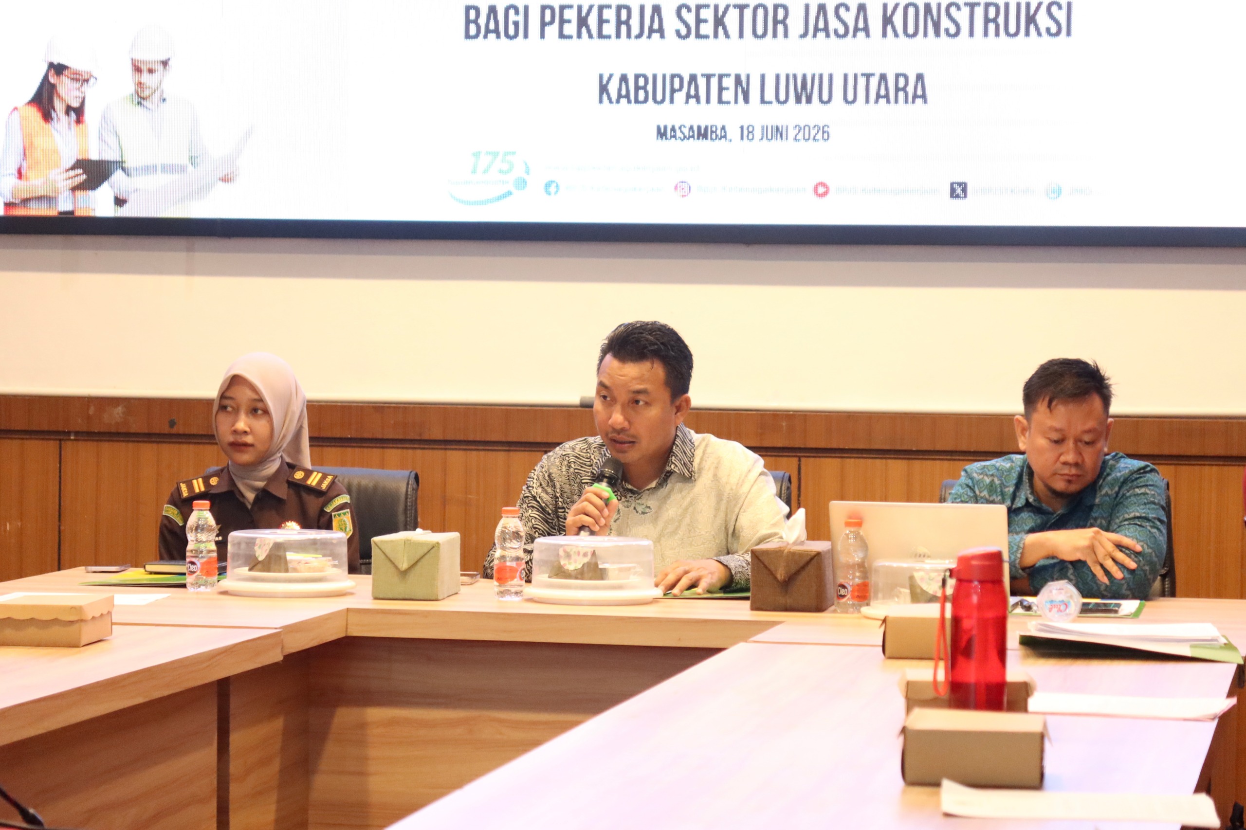 Bupati Lutra Wajibkan Penyedia Sektor Konstruksi Beri Perlindungan Bagi Pekerja