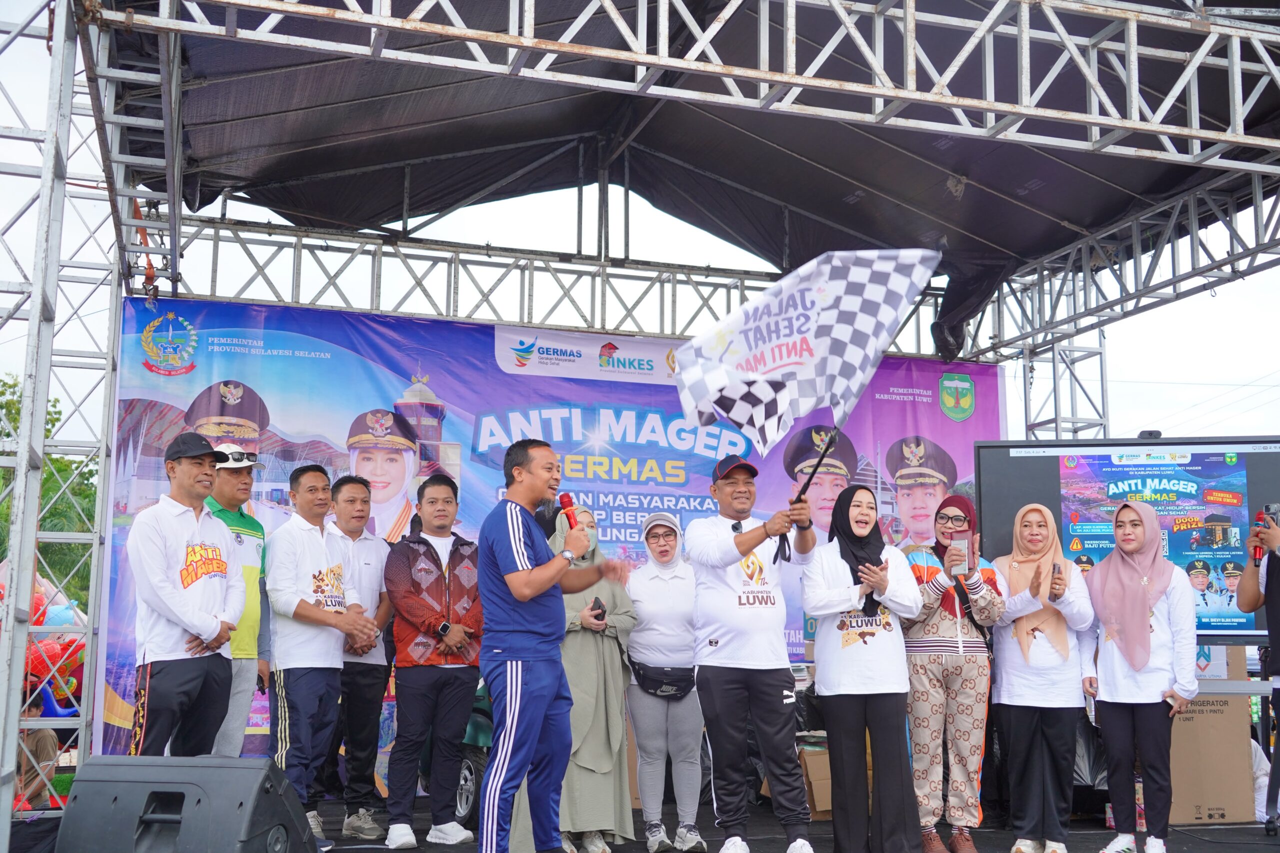 Gubernur Sulsel Lepas Jalan Sehat Anti Mager dan Buka Luwu Expo Meriahkan Hari Jadi ke-67 Kabupaten Luwu