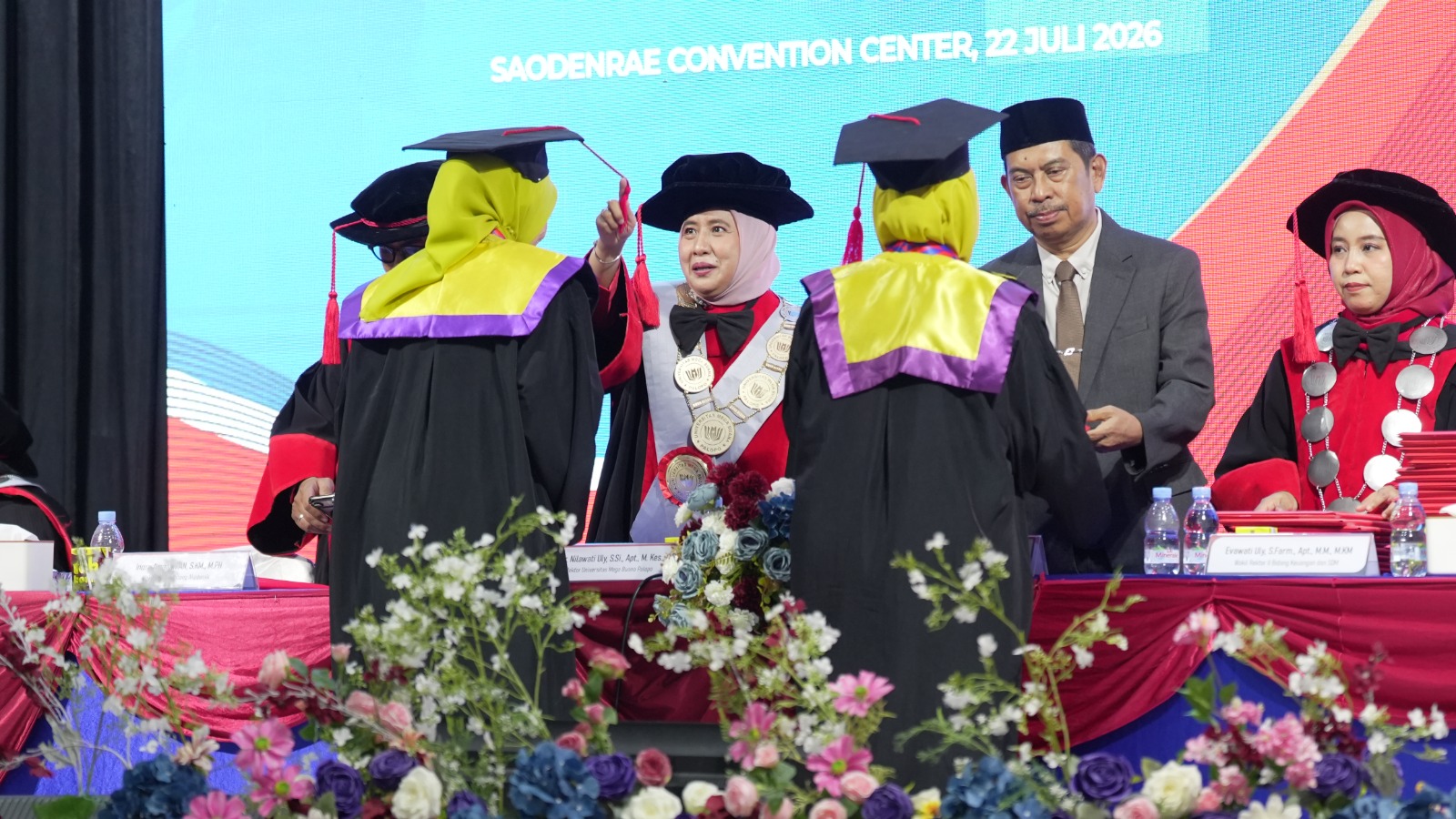 UMB Palopo Kukuhkan 591 Lulusan Kebidanan, Canangkan Zona Integritas bersama LLDIKTI WIlayah IX