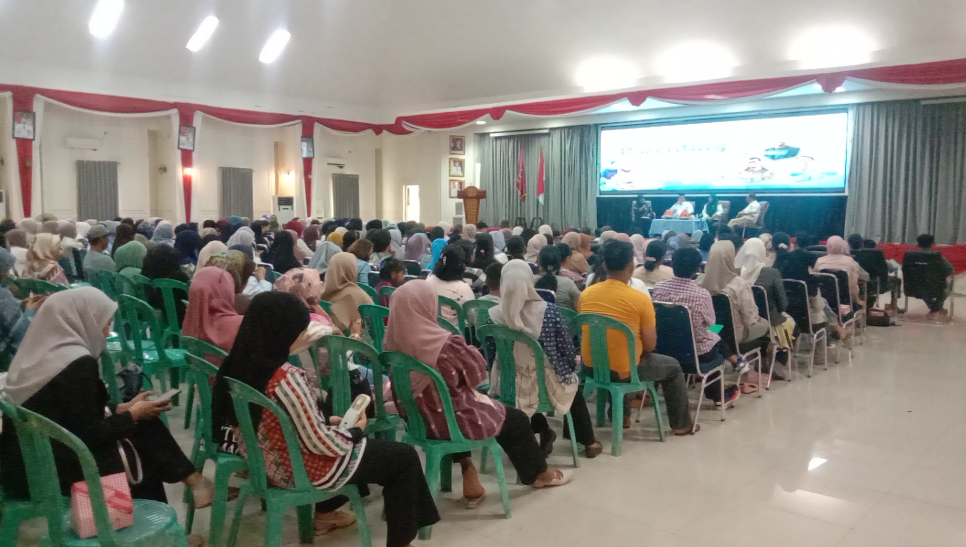 Seminar Parenting SMP Negeri 1 Palopo Perkuat Peran Orang Tua Lindungi Anak di Era Digital