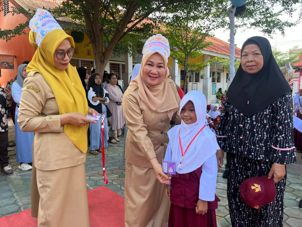 Hari Pertama Sekolah, SDN 6 Bogar Palopo Sambut 56 Siswa Baru dengan Prosesi Khidmat dan Ceria