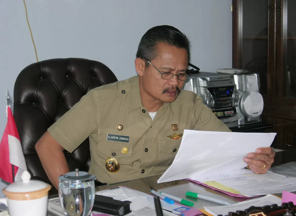 In  Memoriam Arifin Junaidi: Sang ‘Birokrat Tahan Banting’ Mantan Bupati Lutra Wafat Setelah Hampir Setahun Melawan Sakitnya