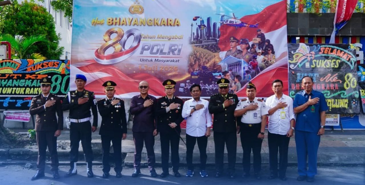 Pj Sekda Palopo Ikuti Upacara HUT Bhayangkara ke-18 di Polres, Kapolres Bacakan 5 Arahan Presiden Bagi Polri