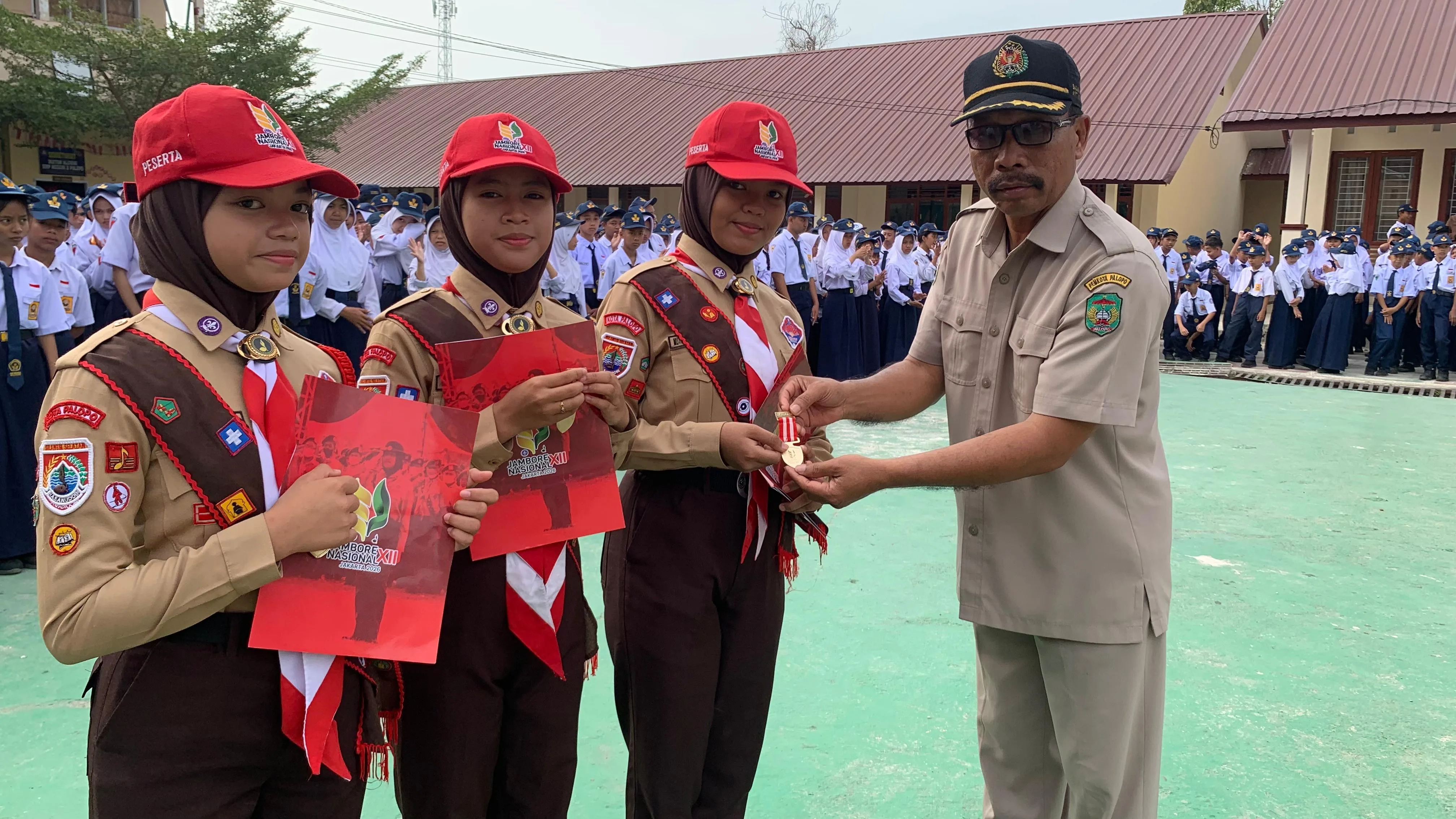 Pulang dari Jamnas XII, Empat Siswa SMPN 2 Palopo Disambut Khusus Lewat Upacara