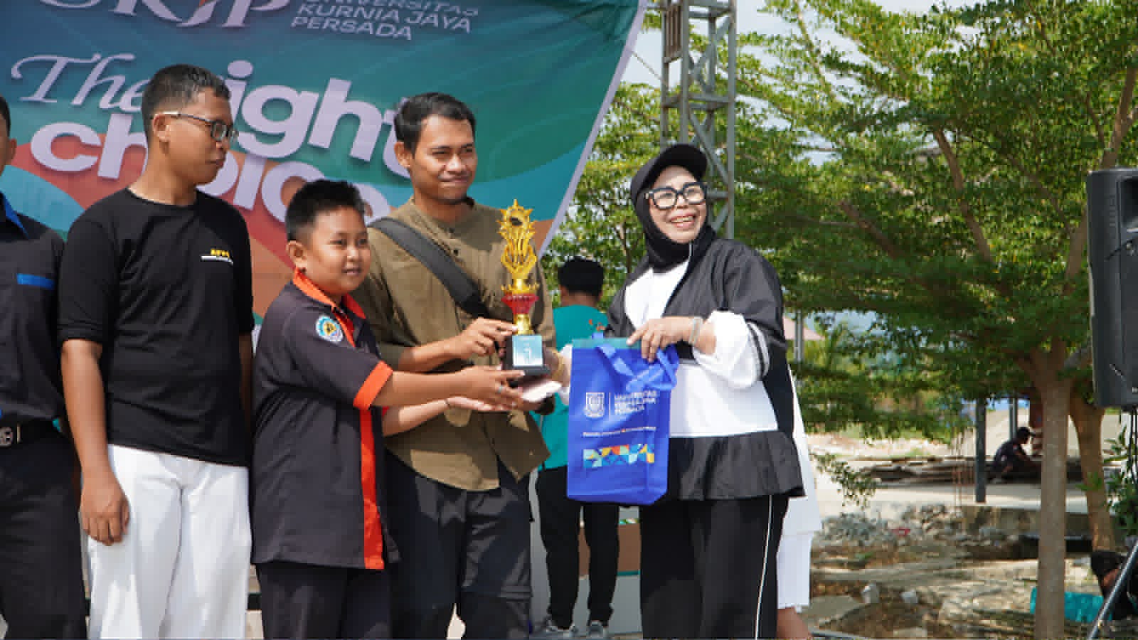 Semarak Dua Dekade UKJP Palopo, Pelajar SMA/SMK Meriahkan Lomba Defile