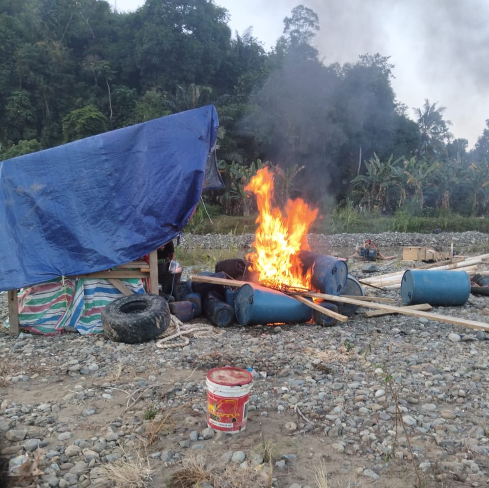 Sandiwara Pengrebekan Tambang Ilegal di Luwu, Polisi Bakar Pondok: Mafia Tambang Tak Tersentuh?