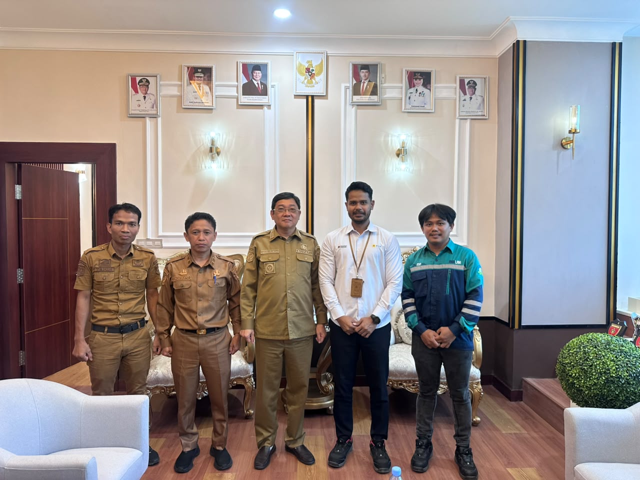 PLN ULP Rantepao dan Bupati Toraja Utara Perkuat Sinergi Percepatan Listrik Desa dalam Semangat HUT ke-81 Republik Indonesia