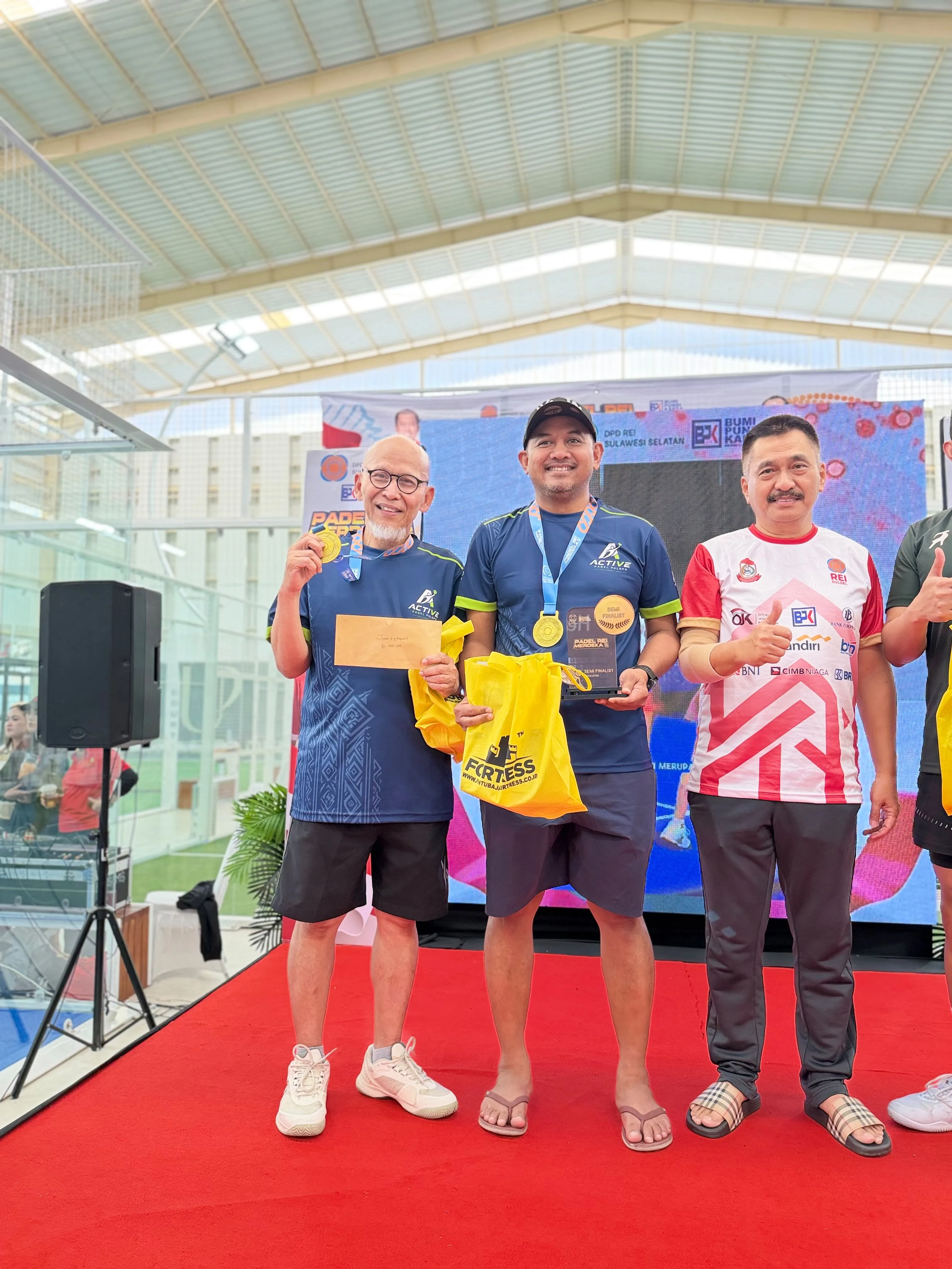 Tampil Solid di CPI Makassar, Duet Ome dan Notaris Zirmayanto Bawa Pulang Trofi Padel