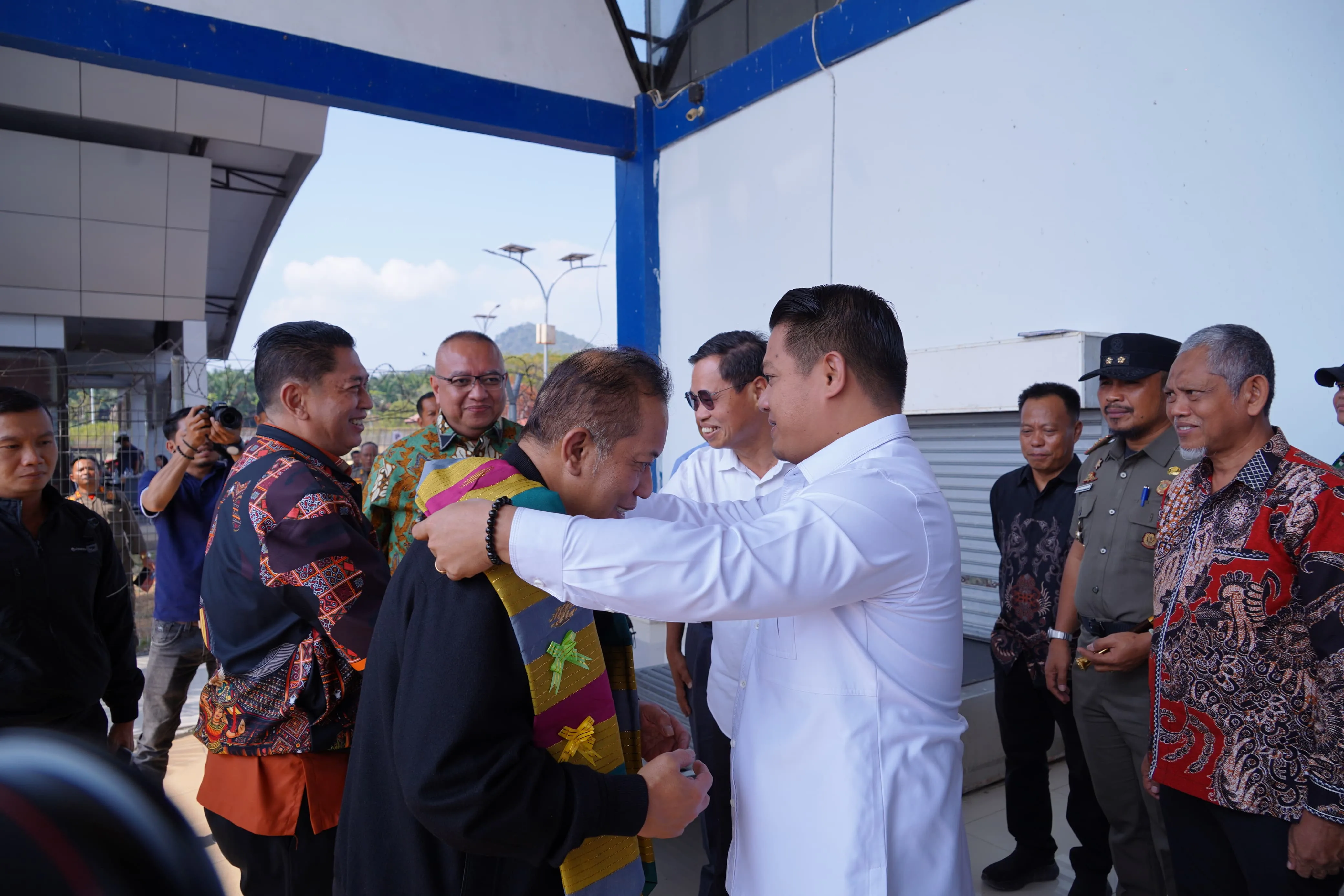 Wabup Dhevy Sambut Mentri Koperasi RI, Bahas Percepatan KDKMP dan Dukungan Nelayan