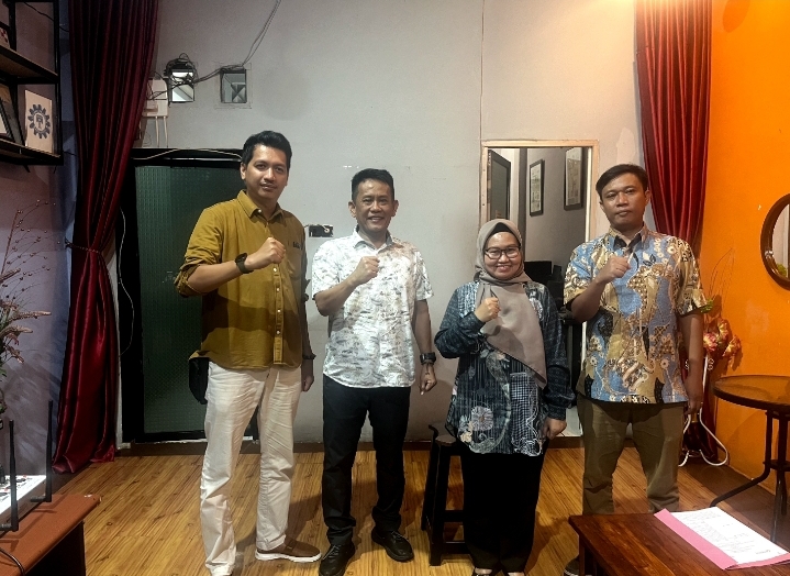 Upaya Edukasi Masyarakat dan Jalin Sinergi Media, Bawaslu Palopo Kunjungi Koran Seruya