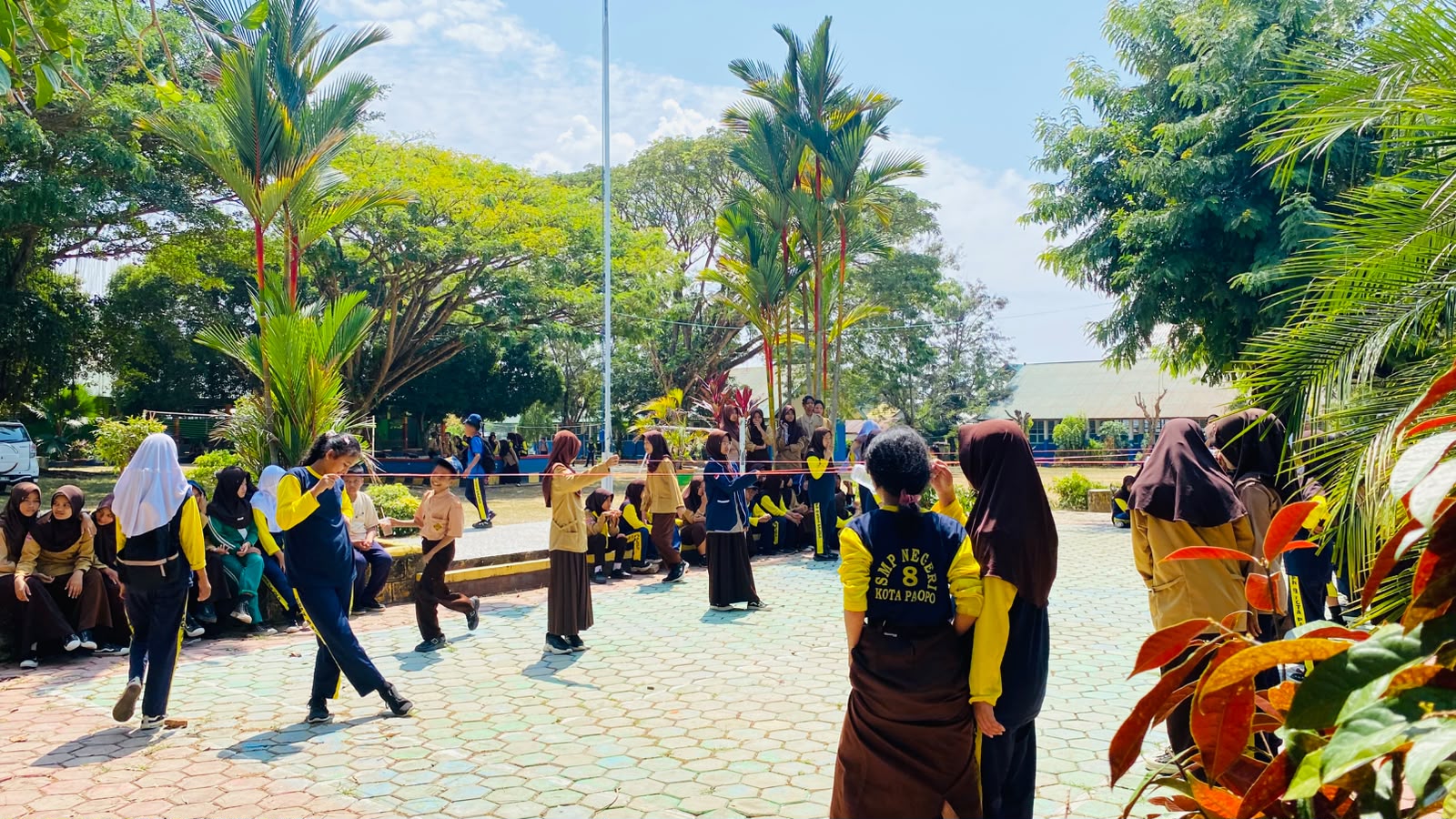 Semarak HUT RI ke-81, SMP Negeri 8 Palopo Gelar Beragam Lomba Antar Kelas