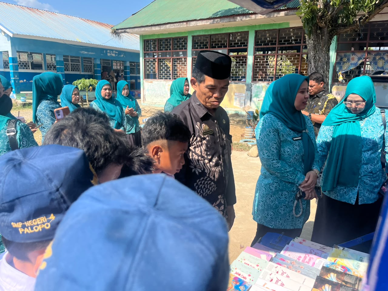 PKK Goes To School Hadir di SMPN 4 Palopo, Megawati Akhmad Dorong Generasi Muda Berkarakter dan Berdaya Saing