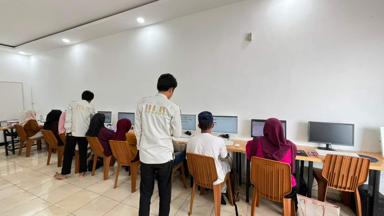 Buruan Daftar!! HLR Palopo Gelar Promo Spesial Kemerdekaan Khusus Kursus Mengemudi dan Administrasi Perkantoran
