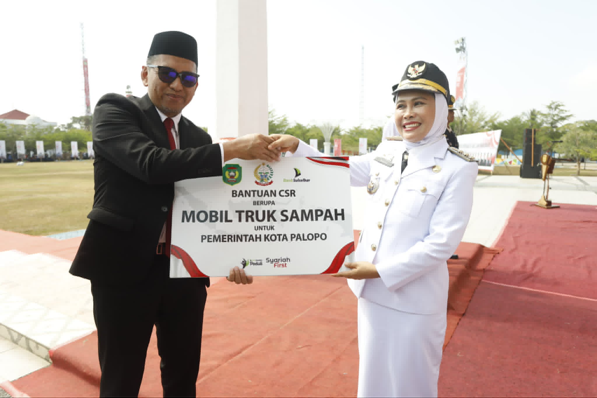 Bank Sulselbar Serahkan Bantuan CSR Mobil Truk Sampah, Naili Trisal: Wujud Kontribusi Nyata Gotong Royong Bangun Palopo