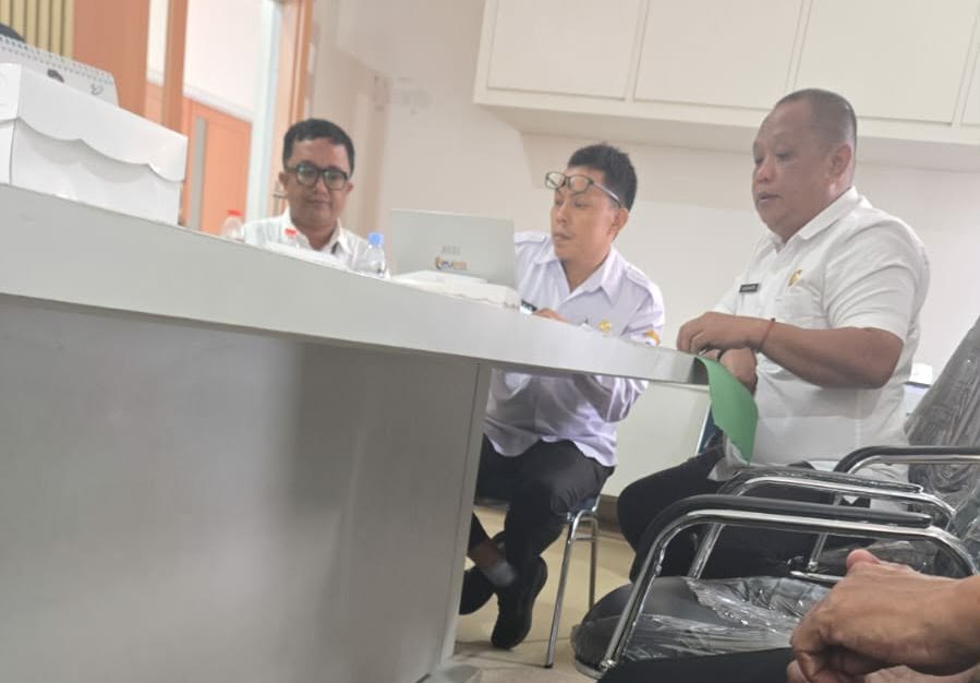 Saat Kantornya Digeledah Tim Pidsus Kejari, Kadis PUPR Perkim Palopo Rapat Anggaran di DPRD