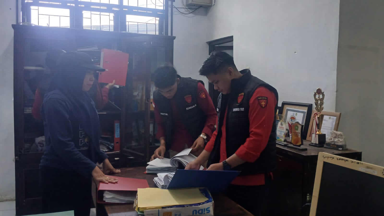 BREAKING NEWS: Usut Proyek Revitalisasi Lapangan Gaspa dan Sejumlah Proyek Infrastruktur ‘Bermasalah’, Kejari Geledah Kantor Dinas PUPR Palopo