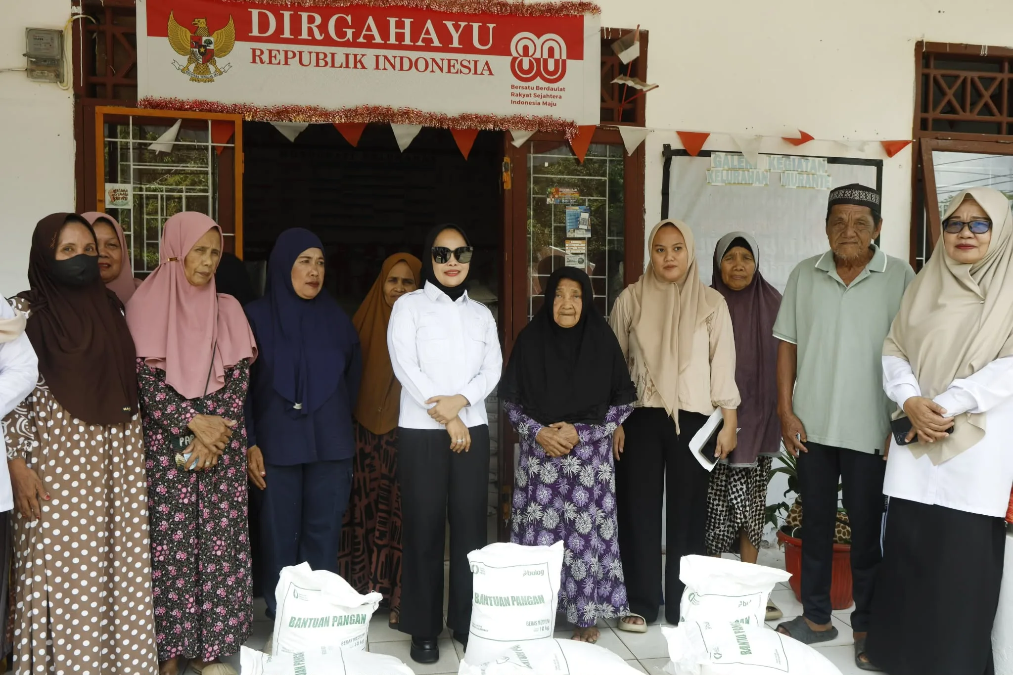 Ribuan warga Palopo Terima Beras 30 Kg per KK, Walikota Palopo: Pastikan Penerima CPPD Tepat Sasaran