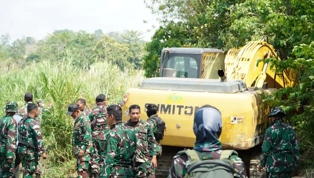 Video TNI dari Kodim 1403 Palopo Obrak-Abrik Tambang Emas Ilegal di Luwu, Tak Libatkan Polisi