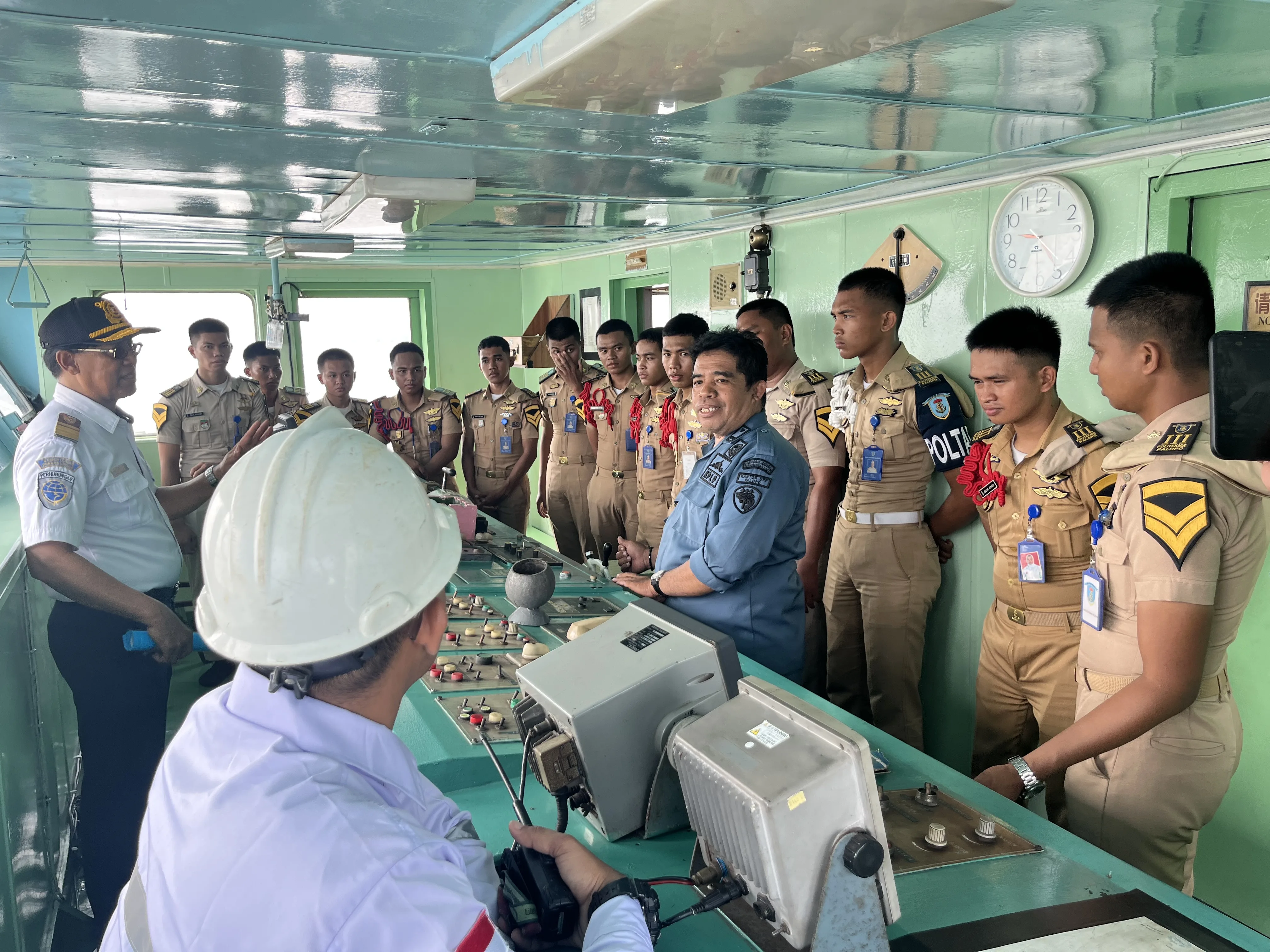 Puluhan Taruna Politeknik Palopo dan Peserta Diklat Atlantic Maritime Kunjungi Kapal Kargo di Pelabuhan Tanjung Ringgit