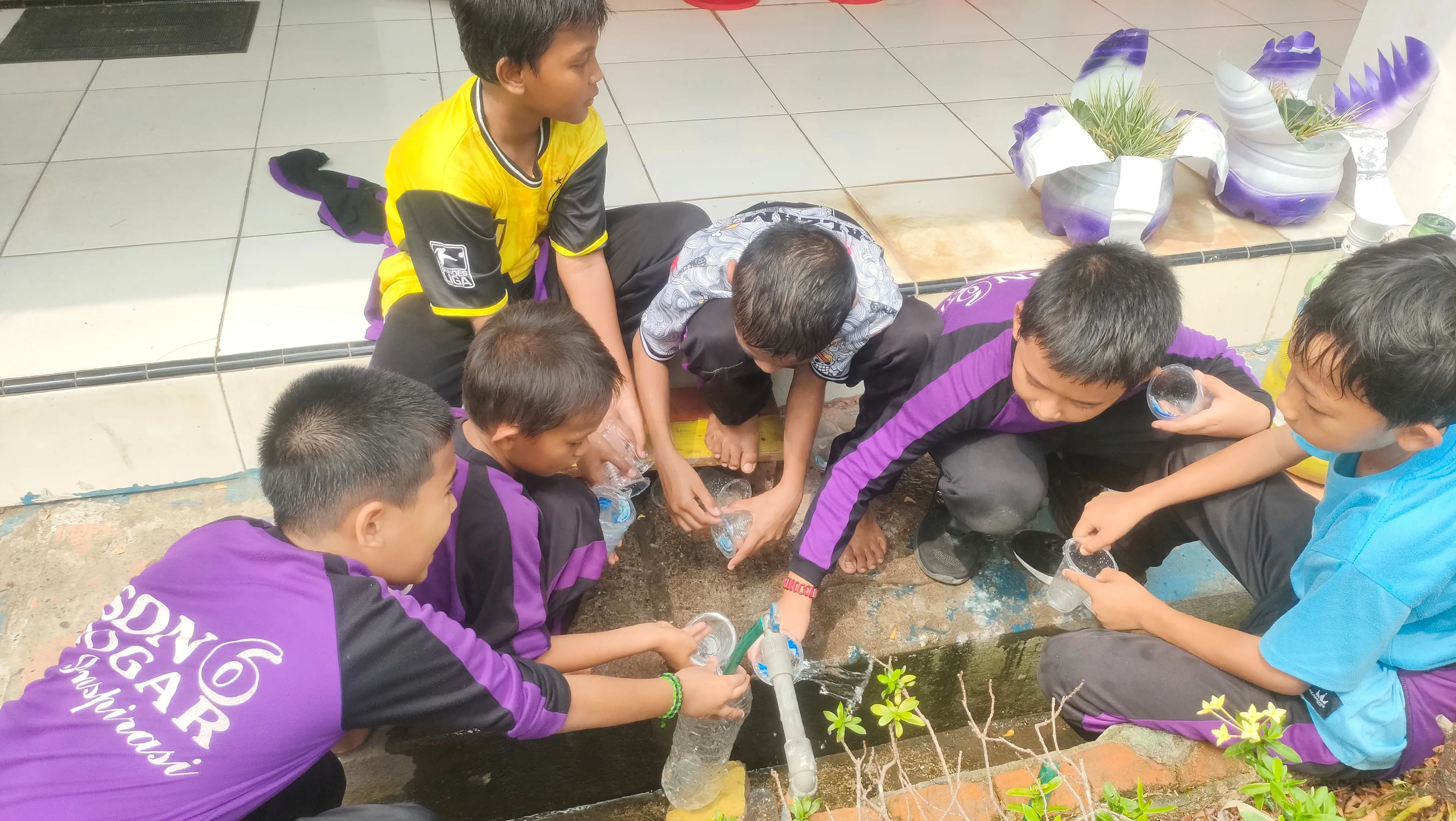 Siswa SDN 6 Bogar Palopo Diajak Peduli Lingkungan Lewat Daur Ulang Sampah