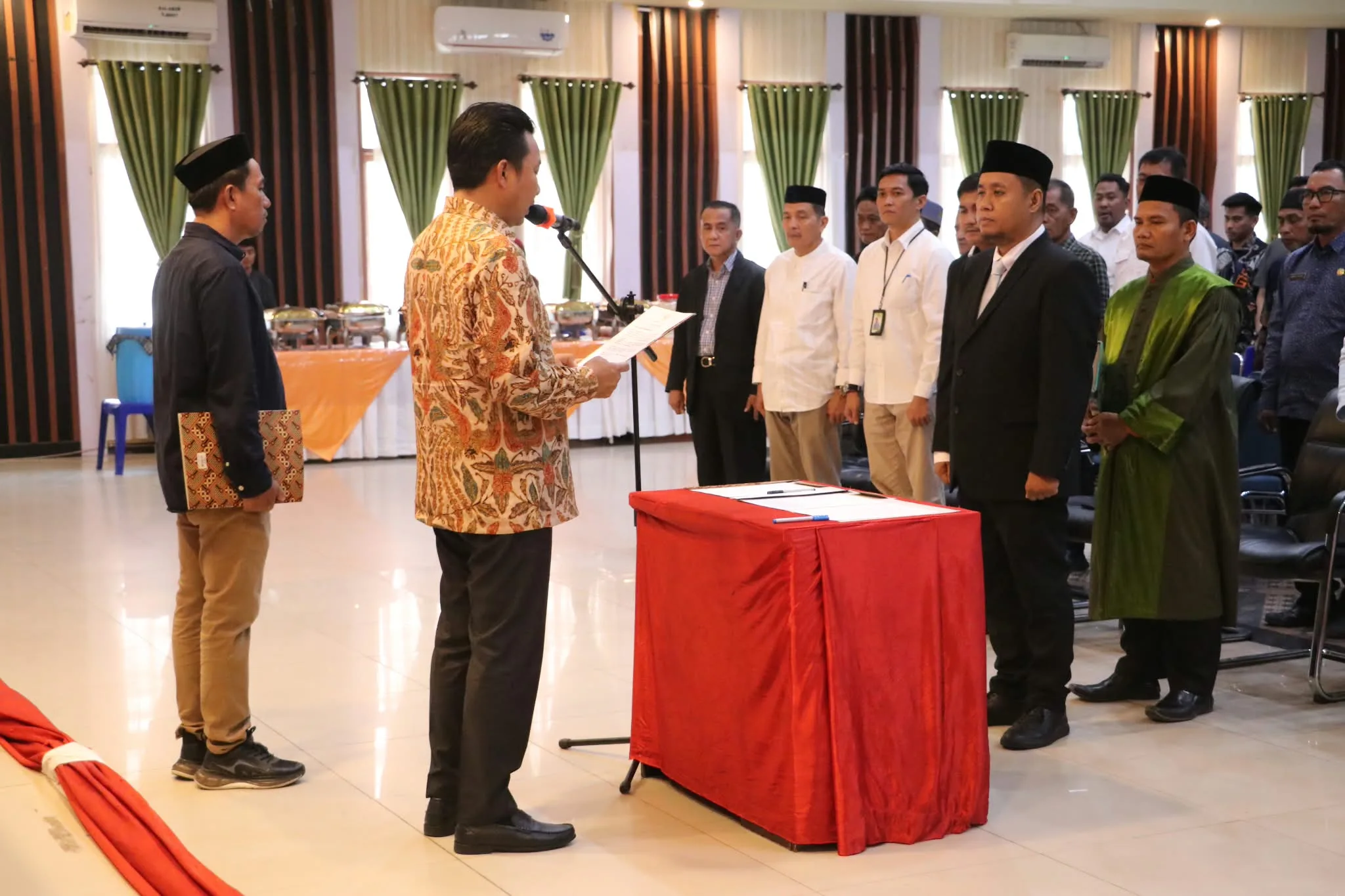 Selamat, Muchammad Ichsan Lussa Dilantik Jabat Direktur Perumda Tirta Bukae, Ini Pesan Bupati Lutra