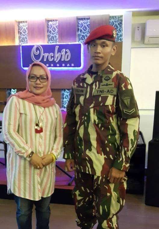 Serda Yusdin bersama istri Wakil Bupati Luwu, Elnita Pakolo, saat dilantik beberapa waktu lalu.