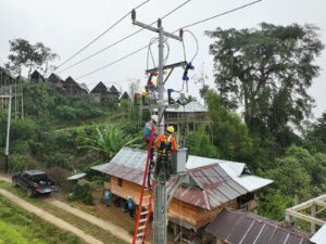 Kado Awal Tahun, Listrik PLN Hadirkan Terang di 14 Desa di Tana Toraja